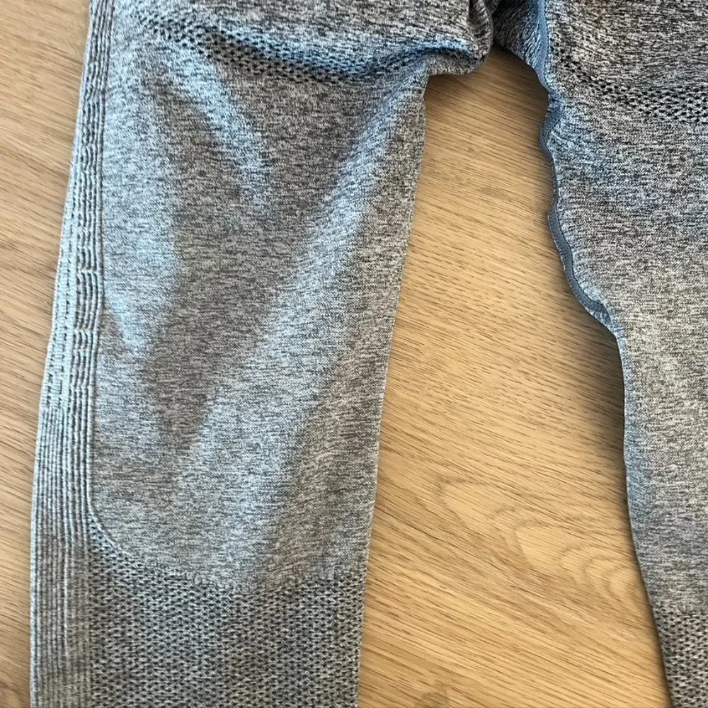** Gymshark seamless leggings Gray Size small Compression
